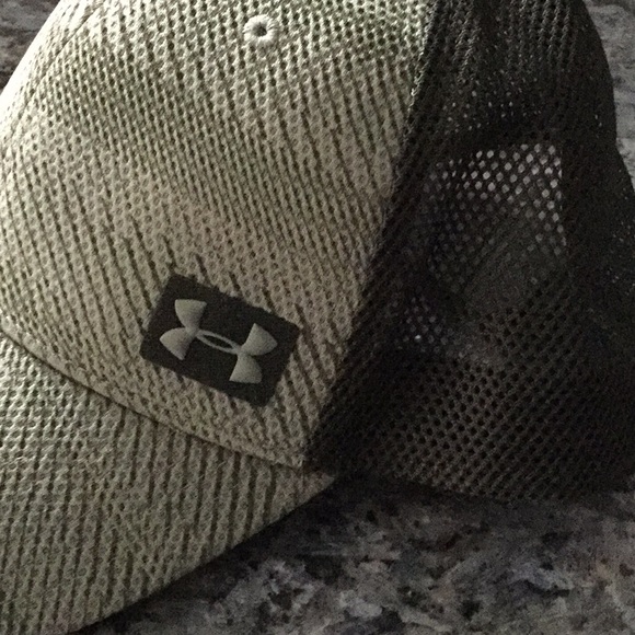 ua blitz trucker cap